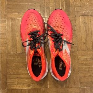 New Brooks Hyperion Max Fiery Coral Orange Pop Blue Running Shoes Sneakers 9.5